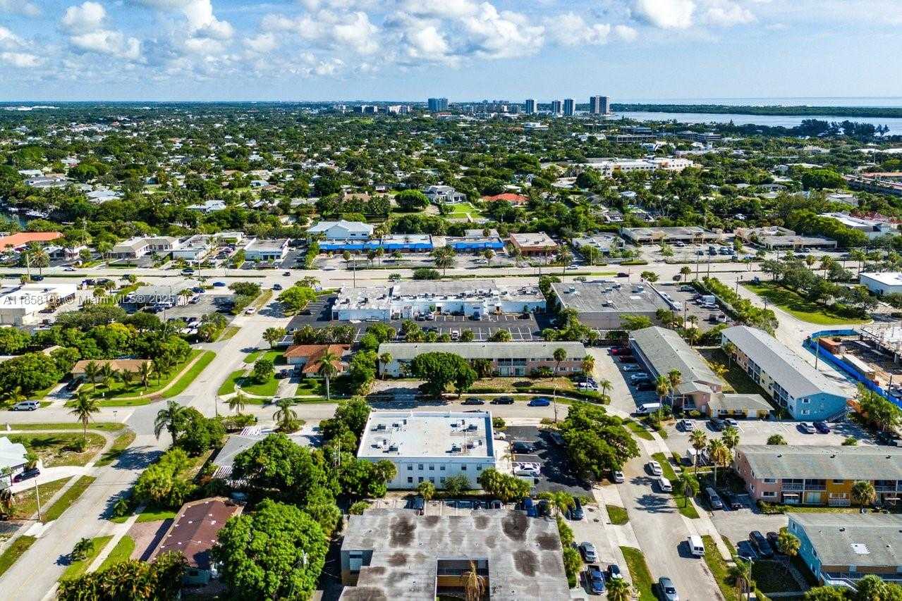 Small Image of 1530 CRESCENT CIR #8, West Palm Beach Number 33