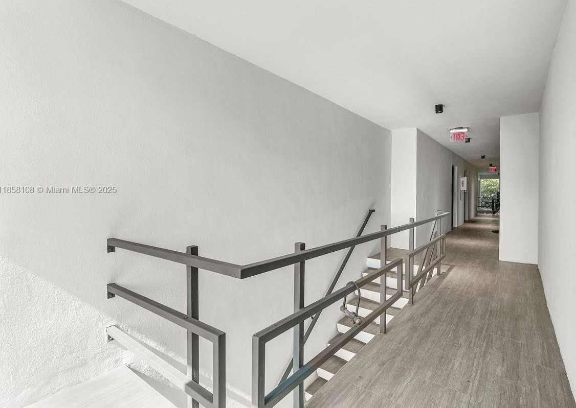 Small Image of 1530 CRESCENT CIR #8, West Palm Beach Number 6