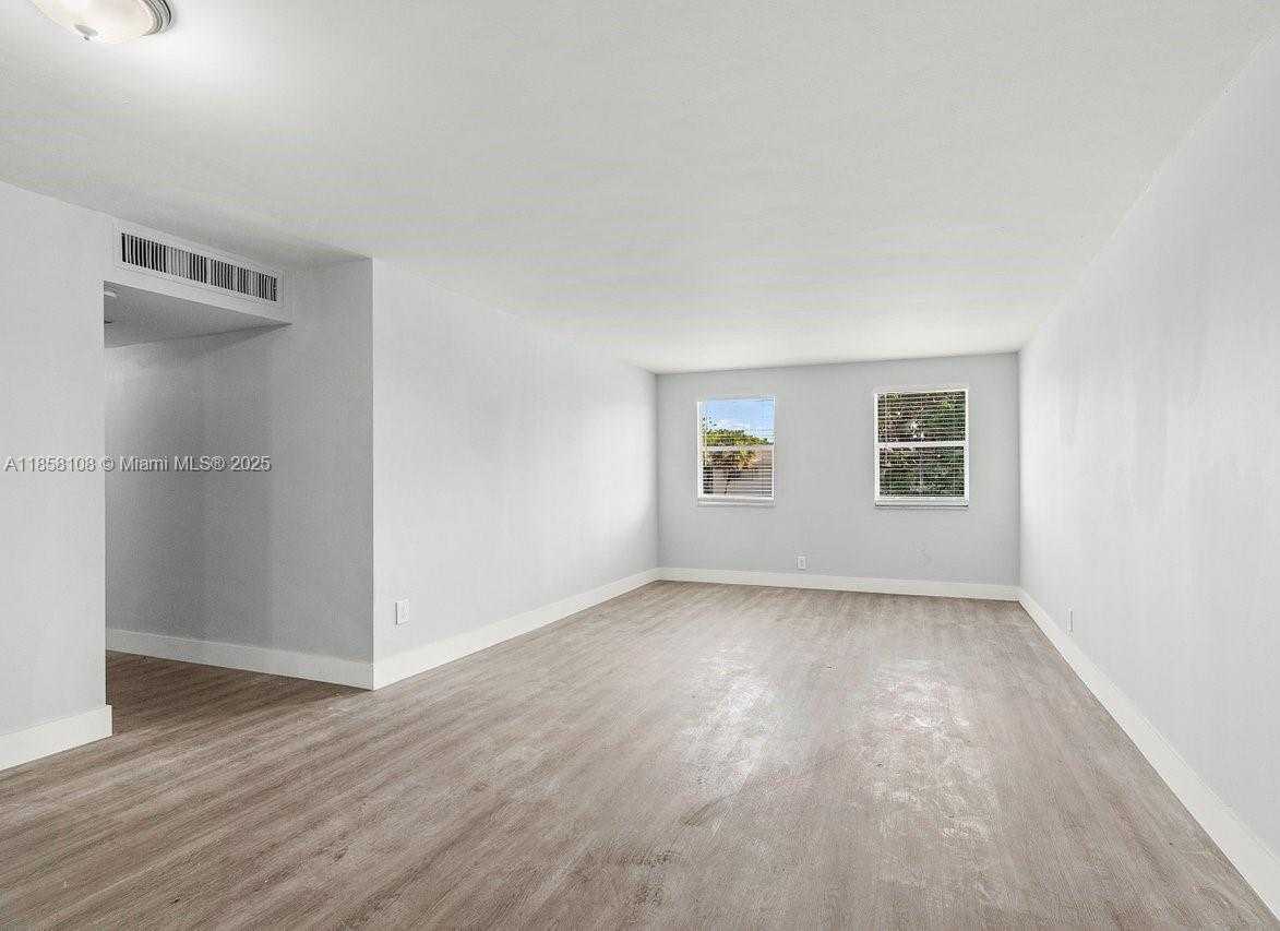 Small Image of 1530 CRESCENT CIR #8, West Palm Beach Number 8