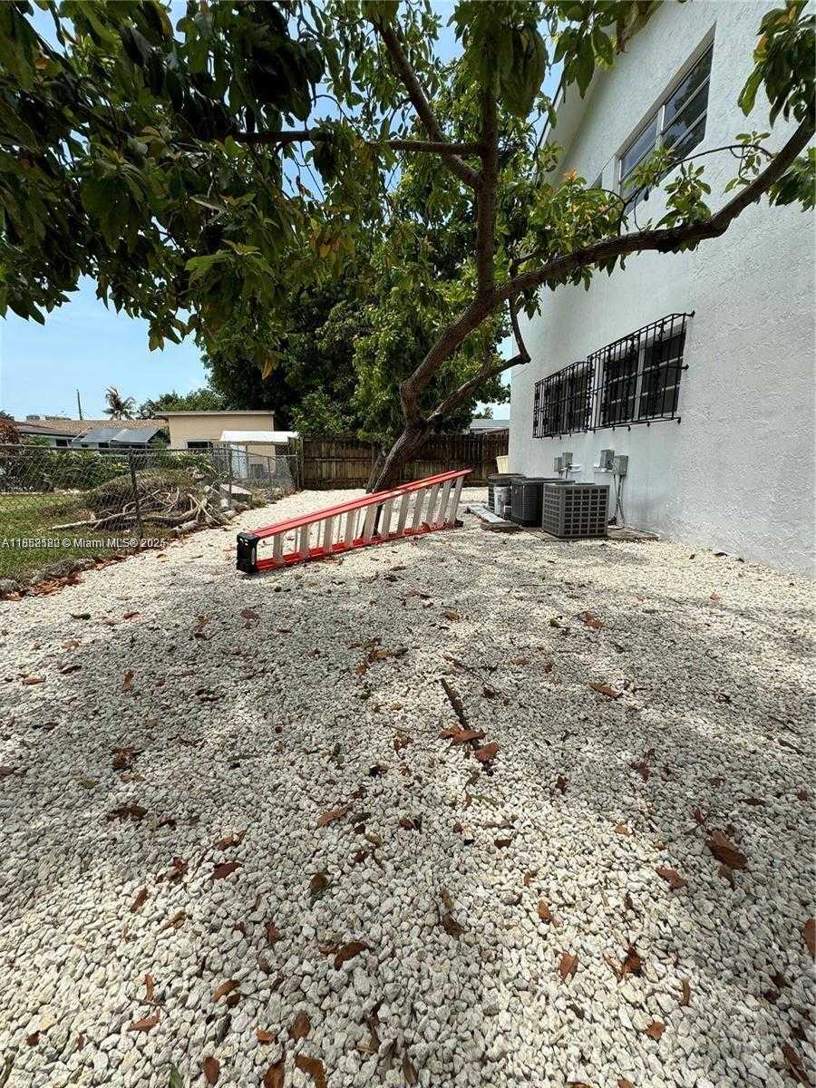 Small Image of 1927 NORTH WEST 20TH AVE, Miami Number 3