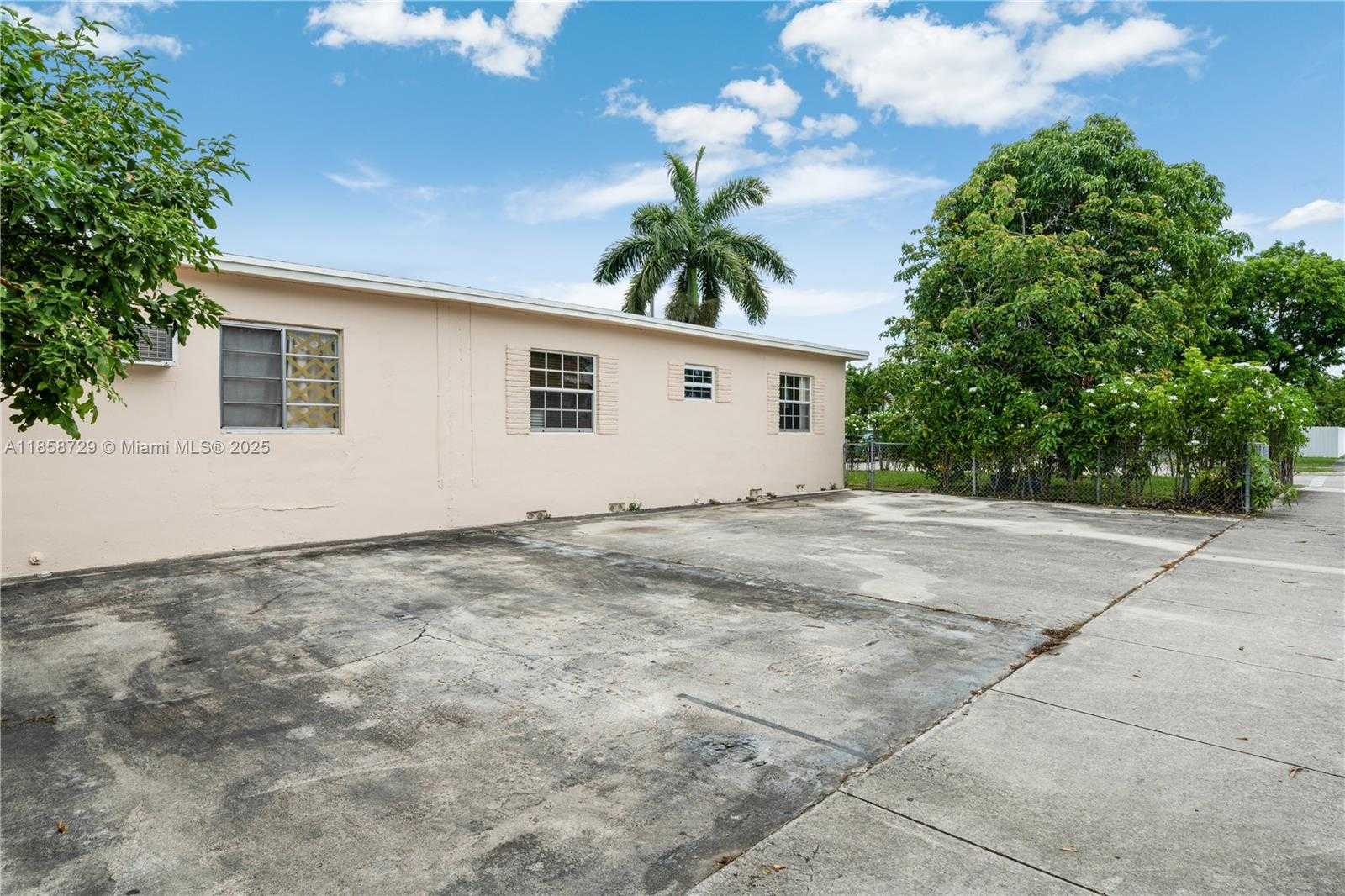 Small Image of 190 EAST 16TH ST #2, Hialeah Number 39