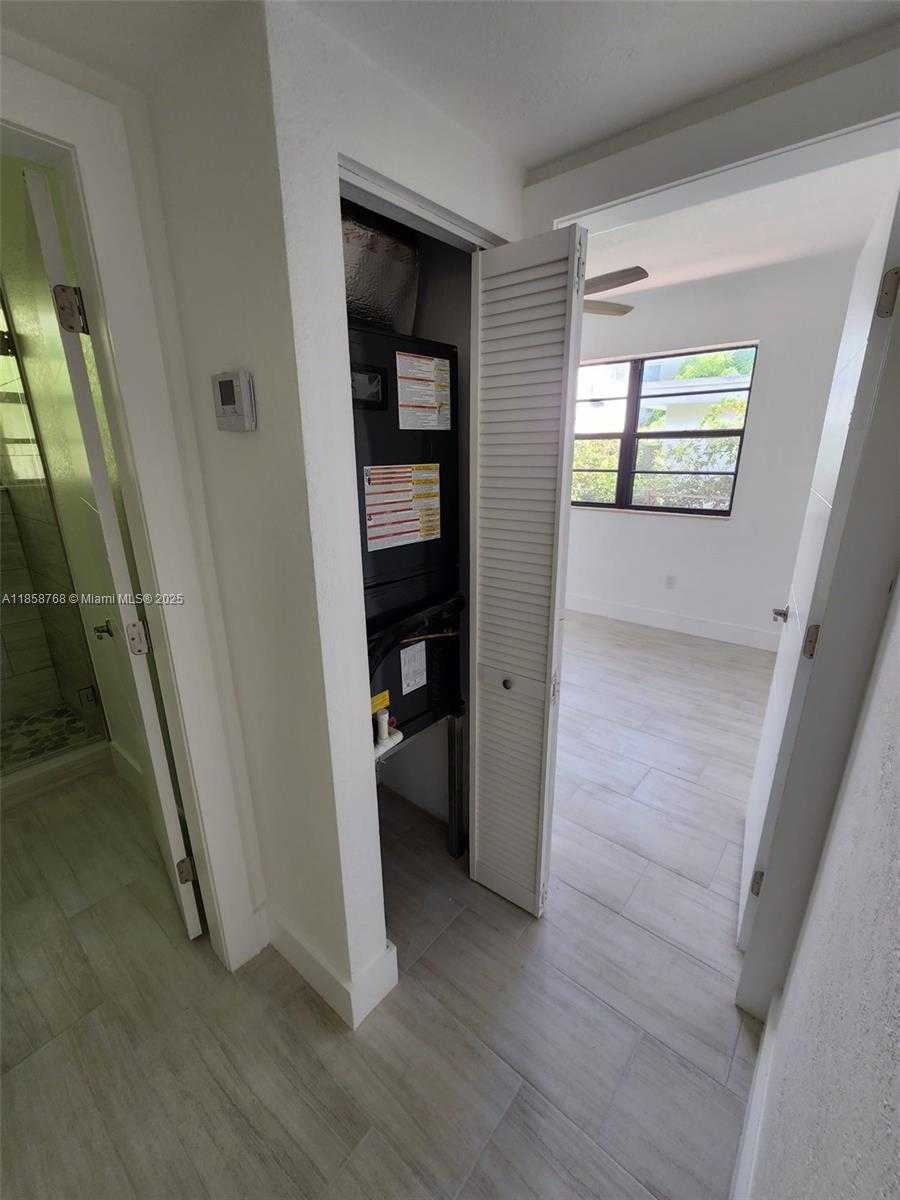 Small Image of 7710 CARLYLE AVE, Miami Beach Number 10