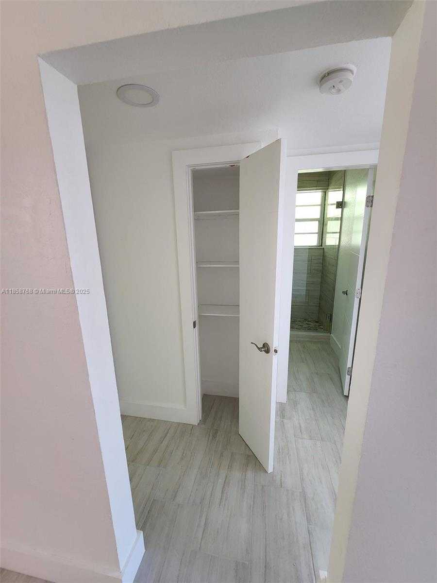 Small Image of 7710 CARLYLE AVE, Miami Beach Number 12