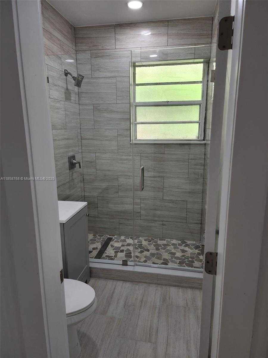 Small Image of 7710 CARLYLE AVE, Miami Beach Number 14