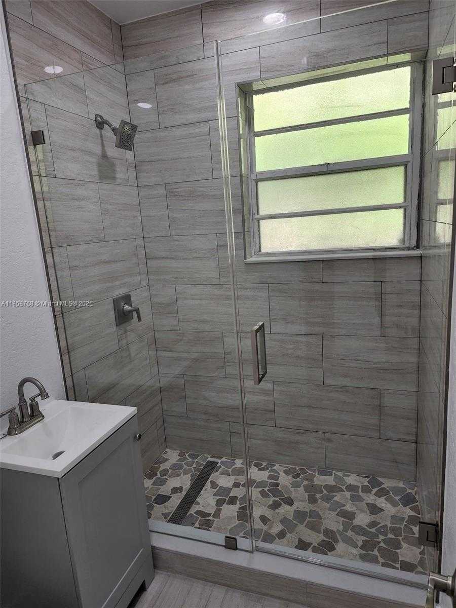 Small Image of 7710 CARLYLE AVE, Miami Beach Number 15