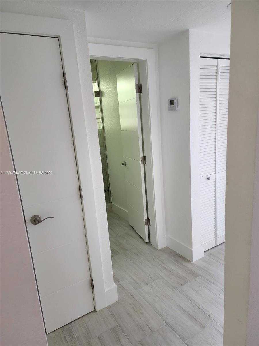 Small Image of 7710 CARLYLE AVE, Miami Beach Number 16