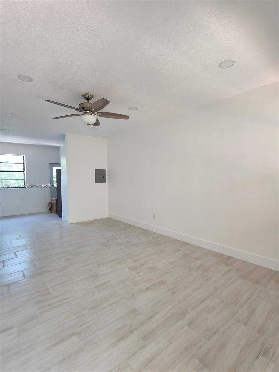 Small Image of 7710 CARLYLE AVE, Miami Beach Number 17