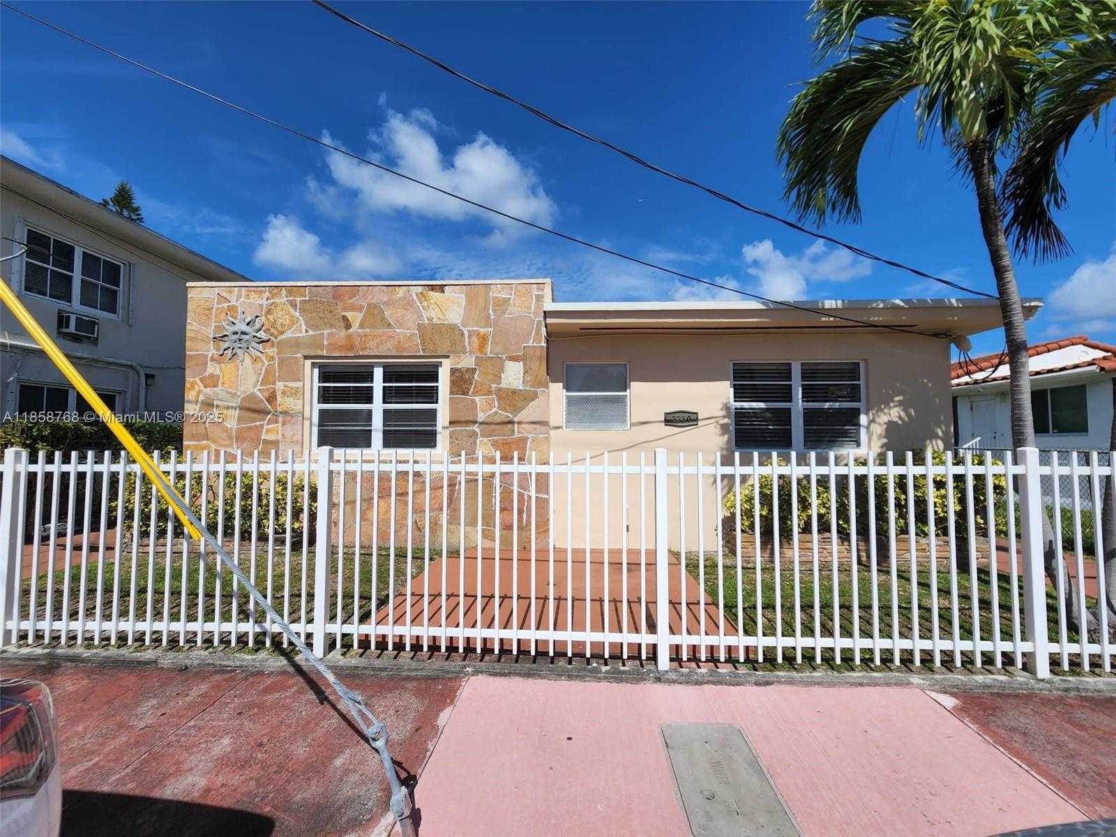 Small Image of 7710 CARLYLE AVE, Miami Beach Number 2