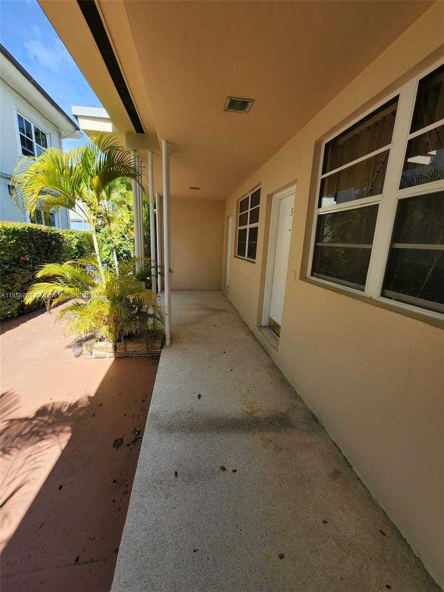 Small Image of 7710 CARLYLE AVE, Miami Beach Number 3