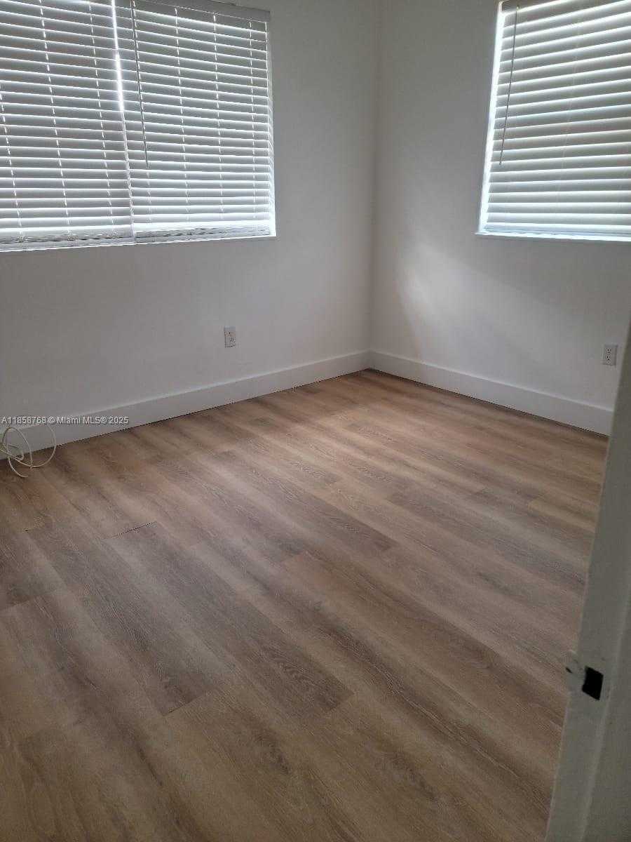 Small Image of 7710 CARLYLE AVE, Miami Beach Number 4