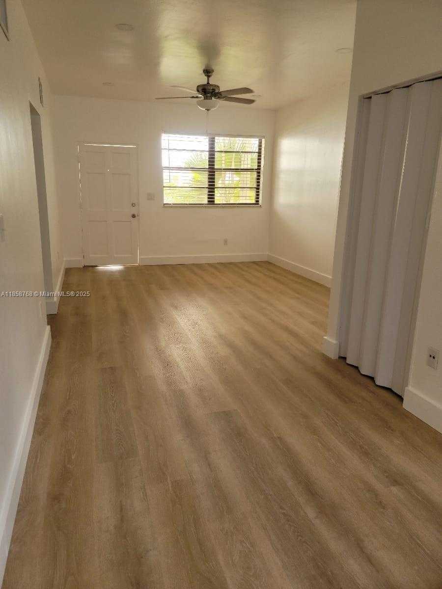 Small Image of 7710 CARLYLE AVE, Miami Beach Number 5