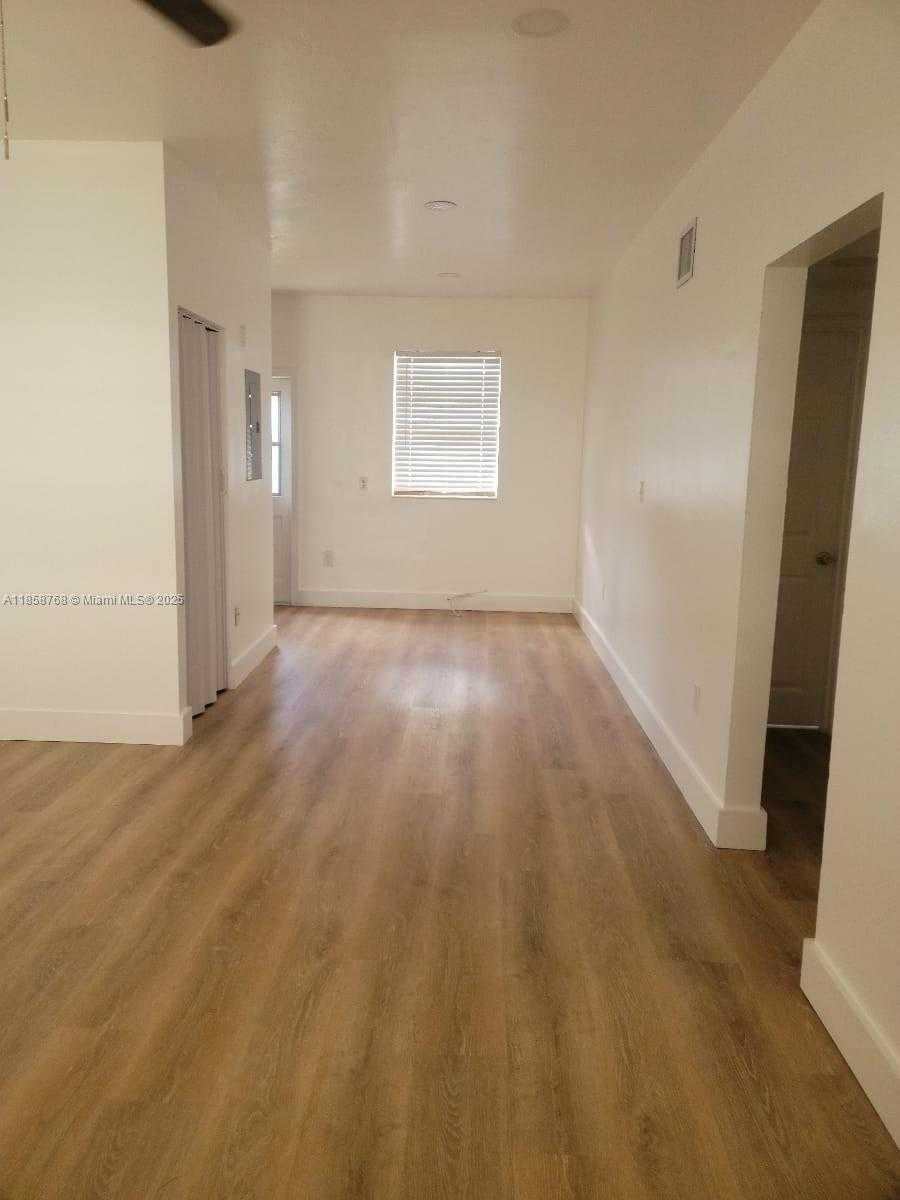 Small Image of 7710 CARLYLE AVE, Miami Beach Number 7