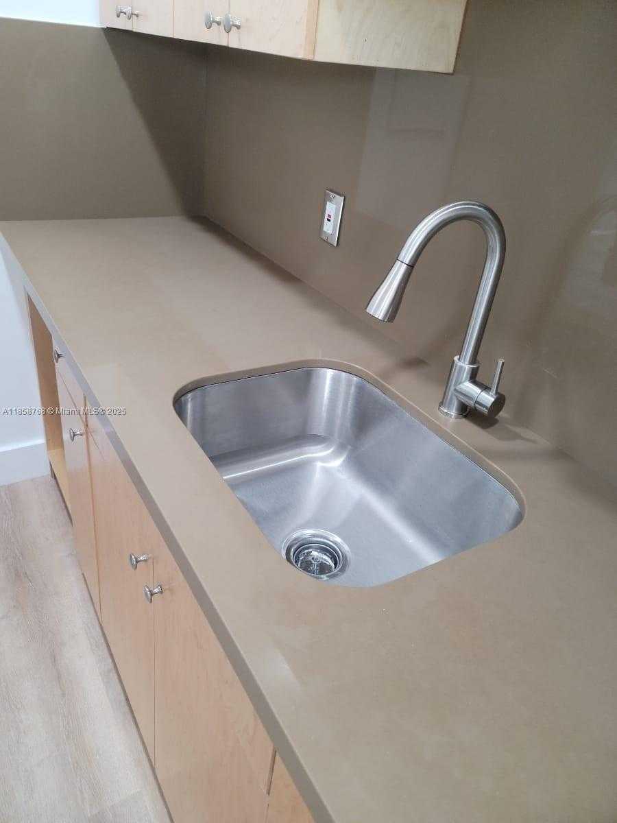 Small Image of 7710 CARLYLE AVE, Miami Beach Number 8