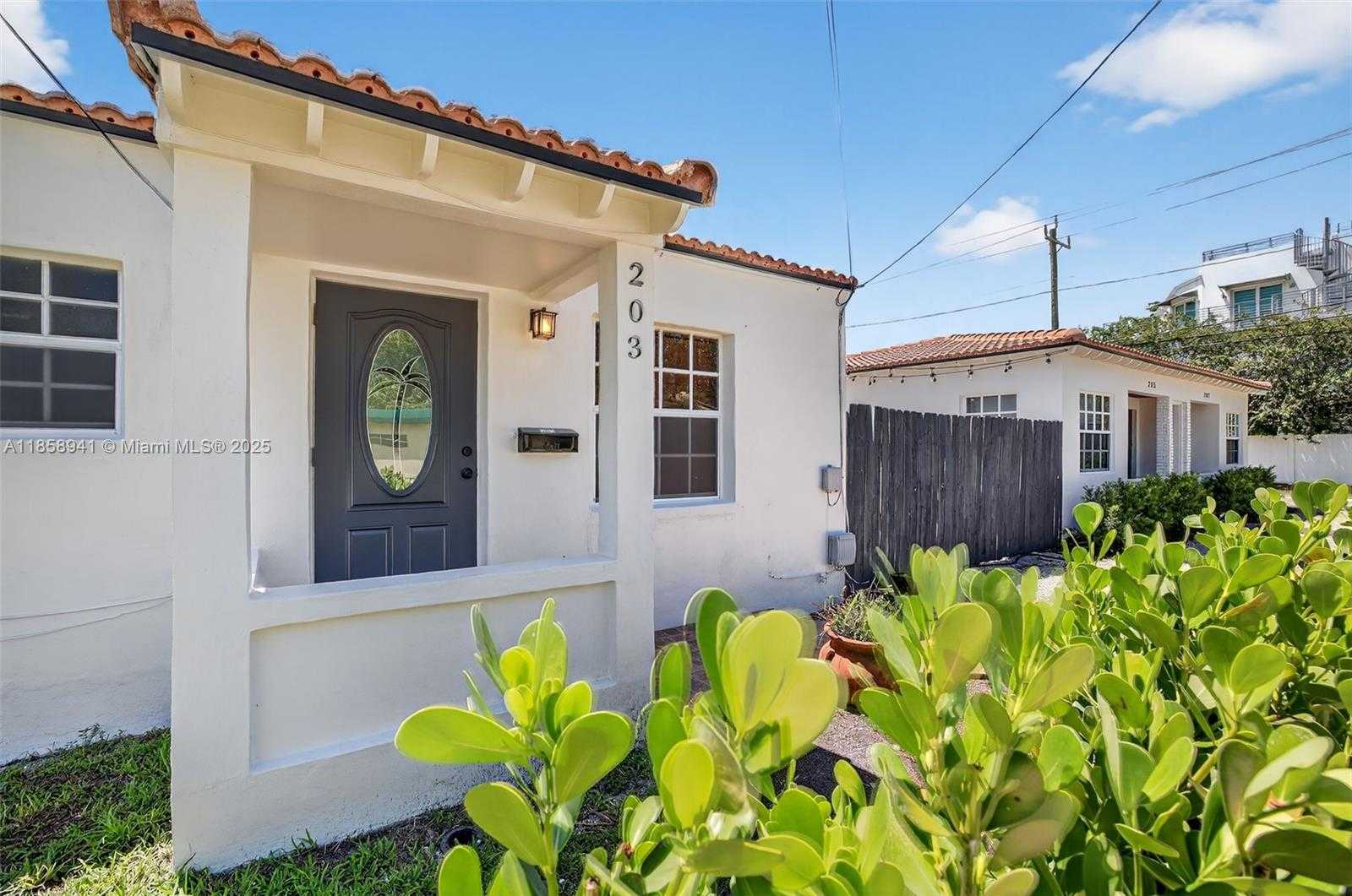 Small Image of 1121 NORTH EAST 2ND ST, Fort Lauderdale Number 13