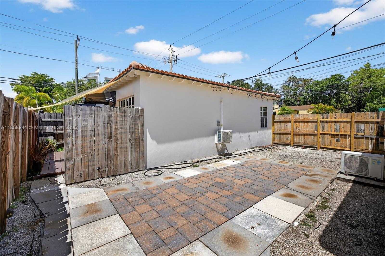 Small Image of 1121 NORTH EAST 2ND ST, Fort Lauderdale Number 21