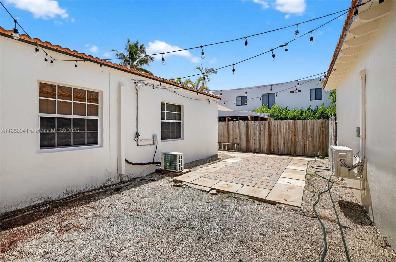 Small Image of 1121 NORTH EAST 2ND ST, Fort Lauderdale Number 22