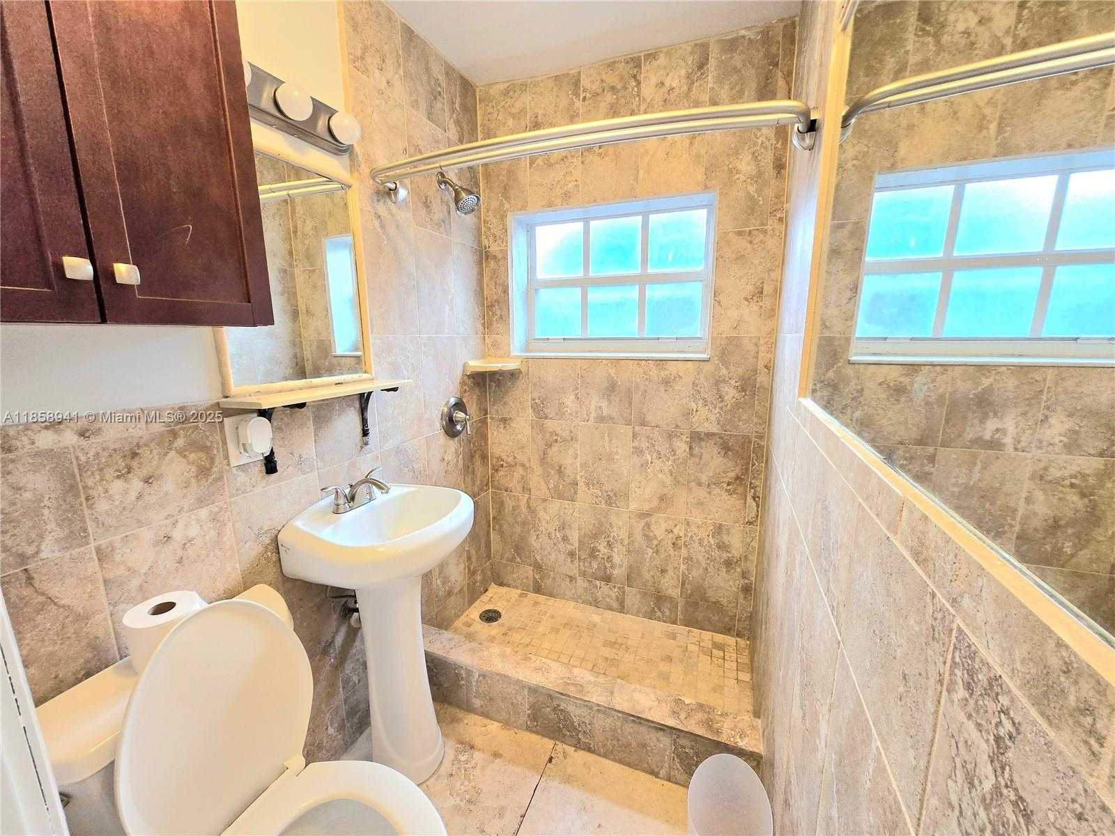 Small Image of 1121 NORTH EAST 2ND ST, Fort Lauderdale Number 29