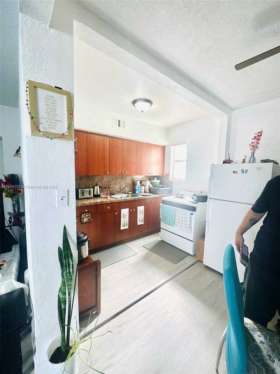 Small Image of 2371 SOUTH WEST 27TH ST #4, Miami Number 3