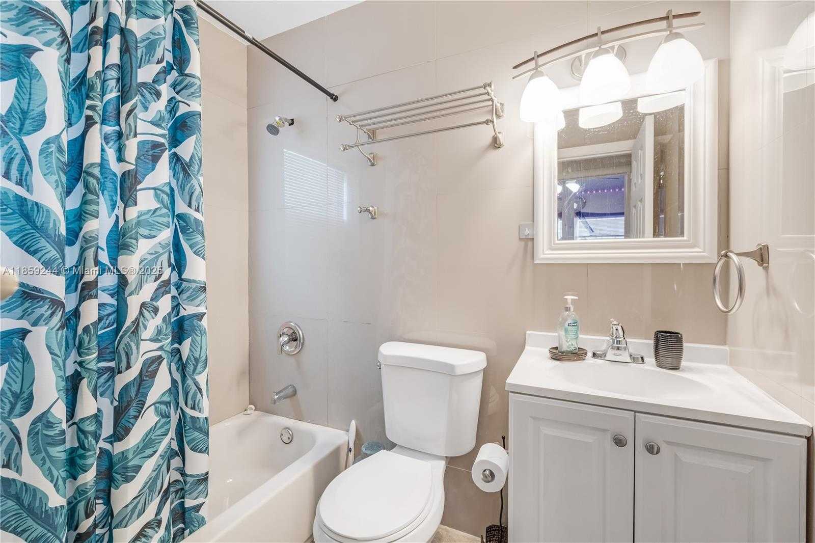 Small Image of 2128 CLEVELAND ST #2, Hollywood Number 19