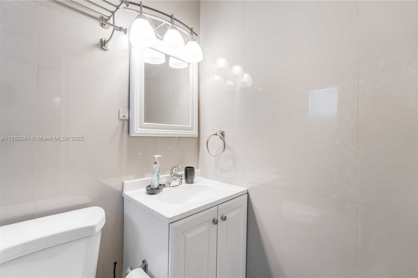 Small Image of 2128 CLEVELAND ST #2, Hollywood Number 20