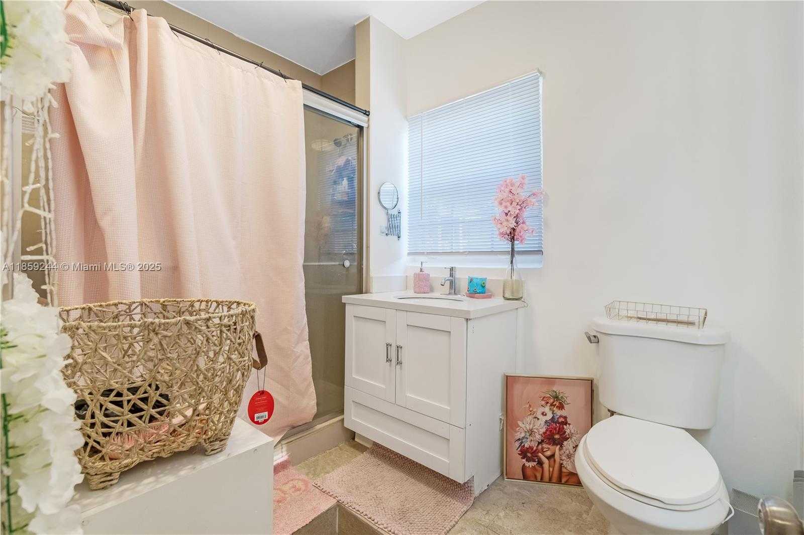 Small Image of 2128 CLEVELAND ST #2, Hollywood Number 22
