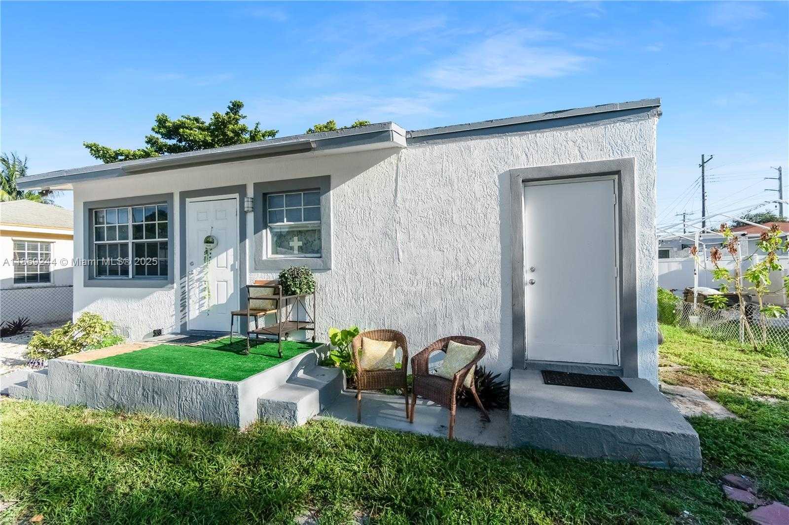 Small Image of 2128 CLEVELAND ST #2, Hollywood Number 24