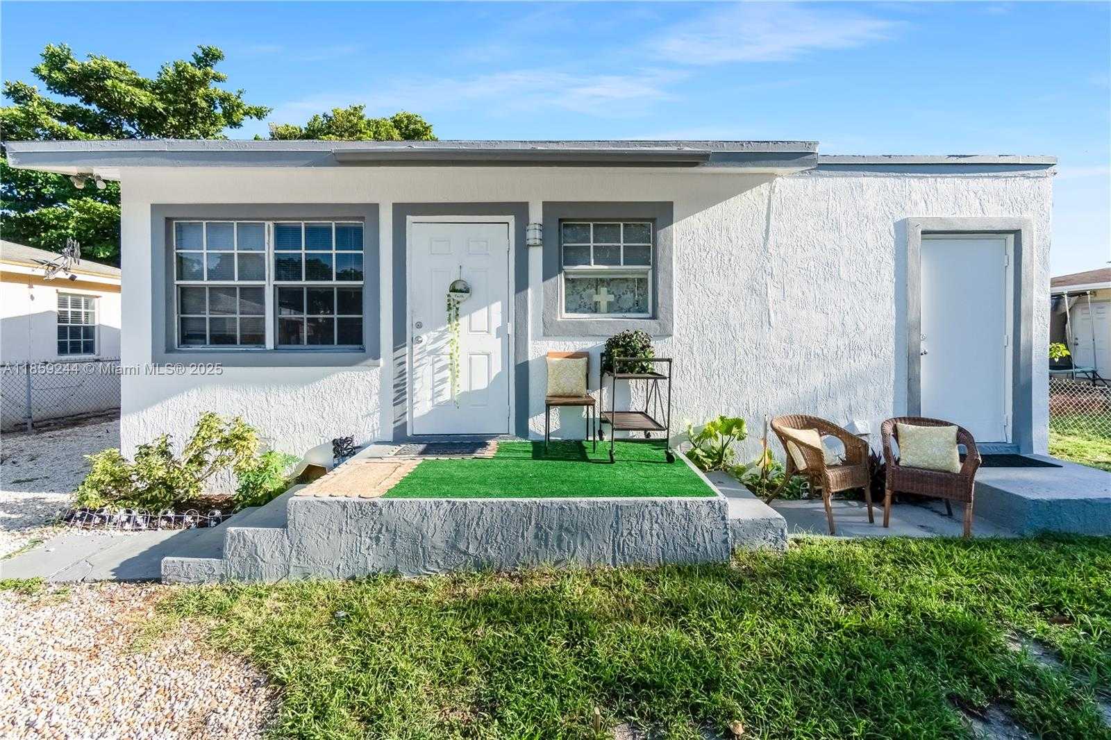 Small Image of 2128 CLEVELAND ST #2, Hollywood Number 3
