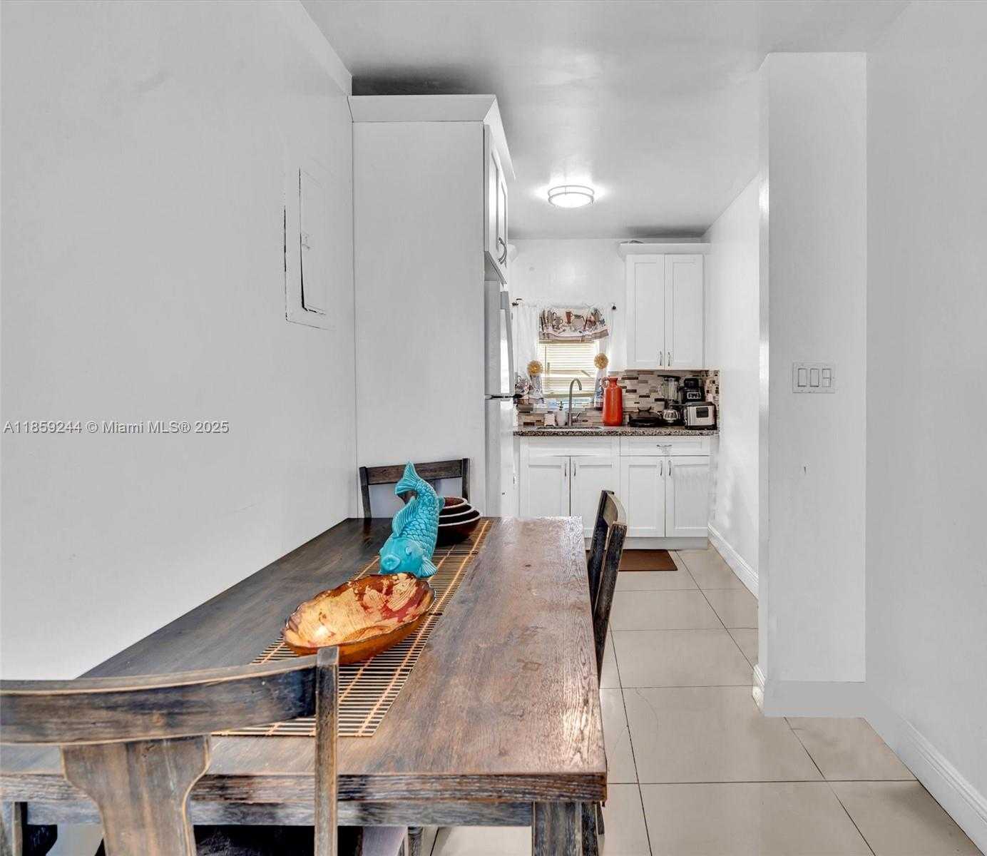 Small Image of 2128 CLEVELAND ST #2, Hollywood Number 32