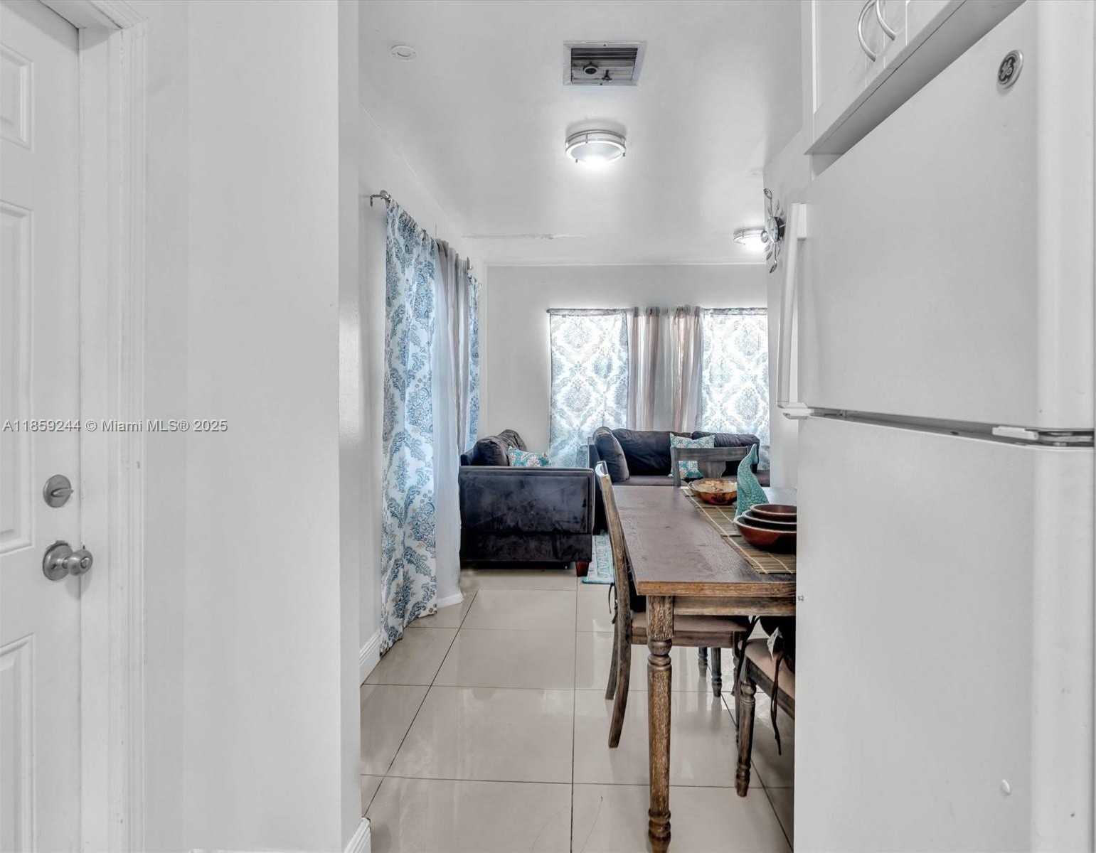 Small Image of 2128 CLEVELAND ST #2, Hollywood Number 34