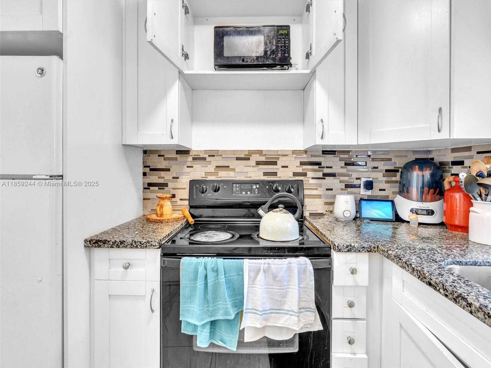 Small Image of 2128 CLEVELAND ST #2, Hollywood Number 35