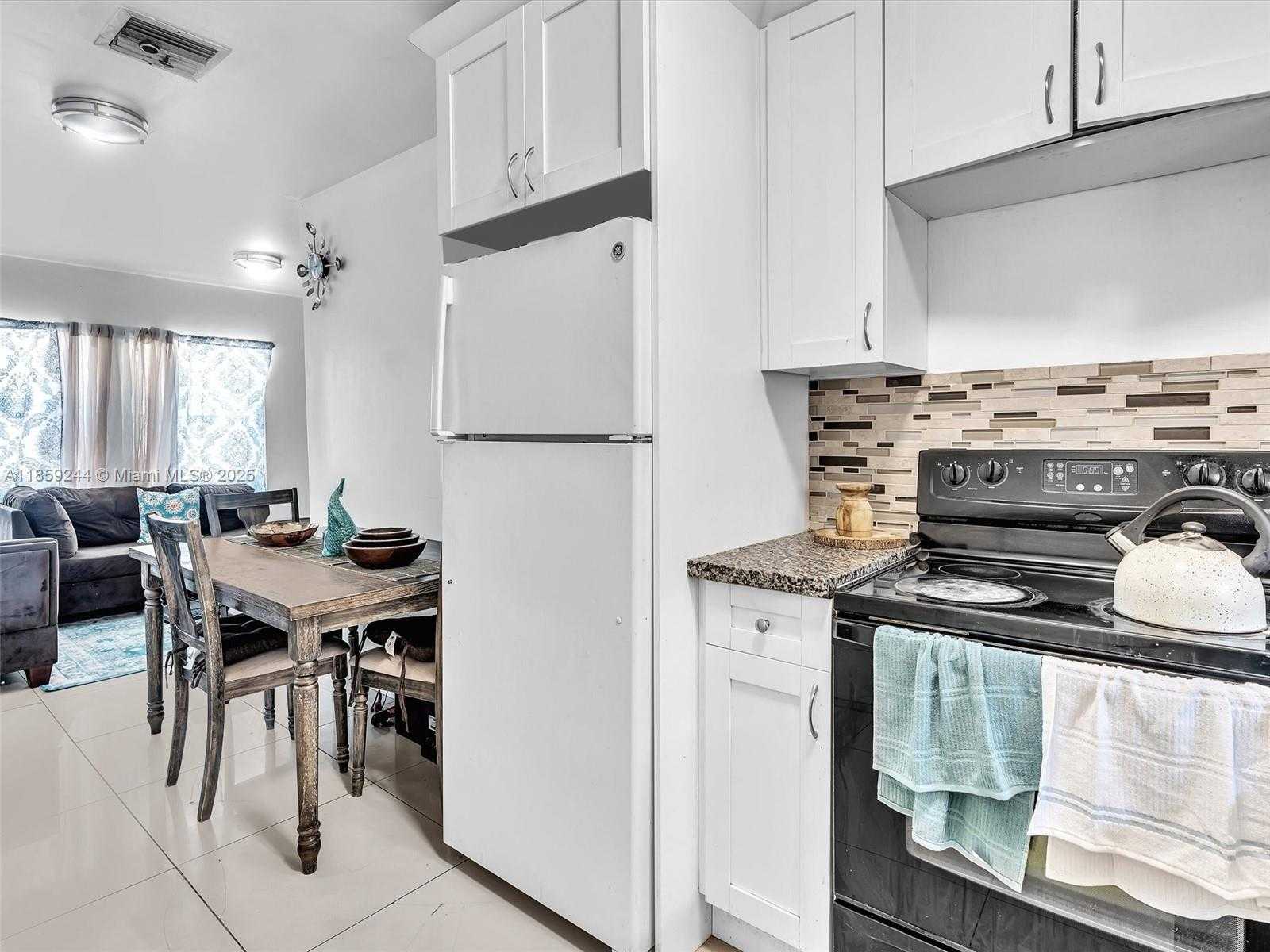 Small Image of 2128 CLEVELAND ST #2, Hollywood Number 37