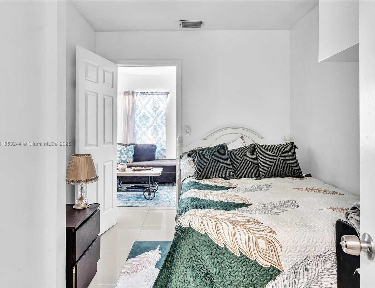 Small Image of 2128 CLEVELAND ST #2, Hollywood Number 39