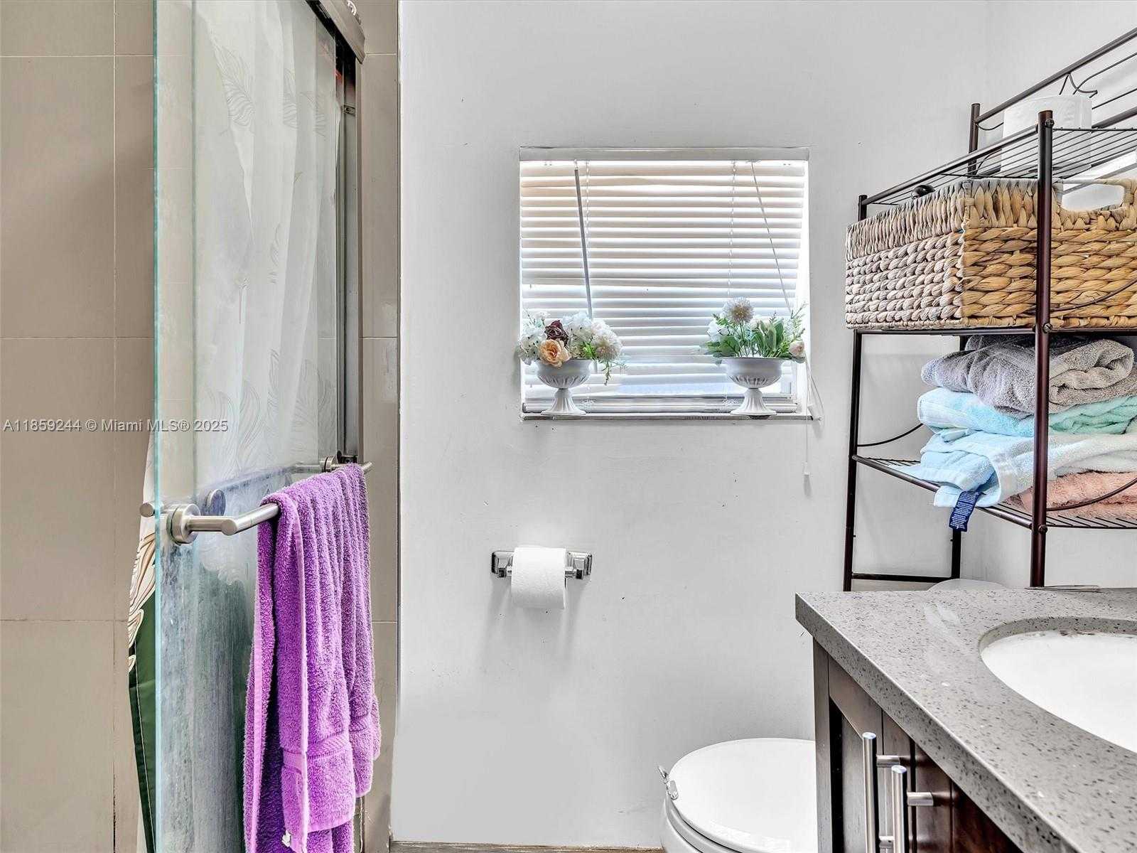 Small Image of 2128 CLEVELAND ST #2, Hollywood Number 41