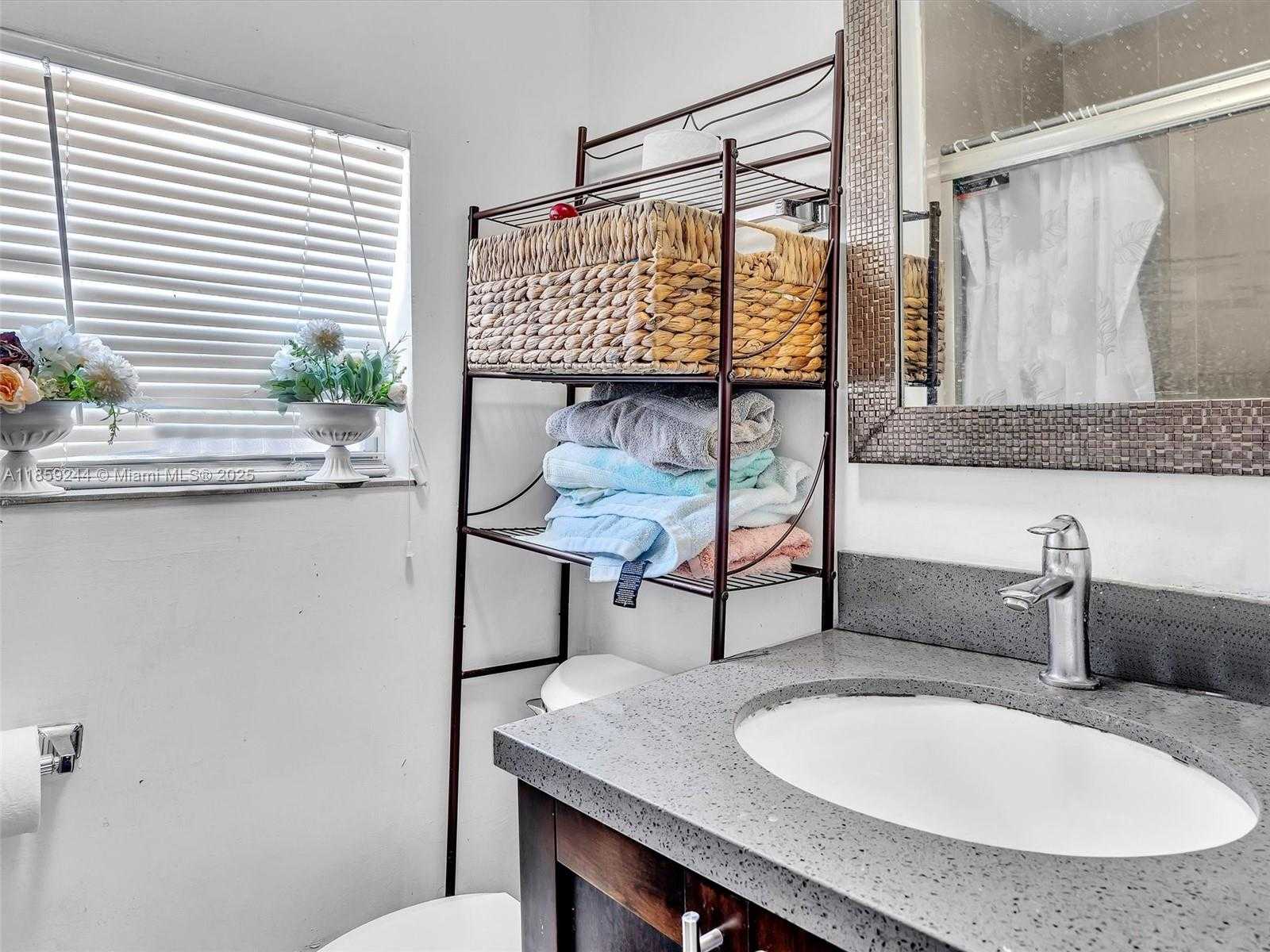 Small Image of 2128 CLEVELAND ST #2, Hollywood Number 42
