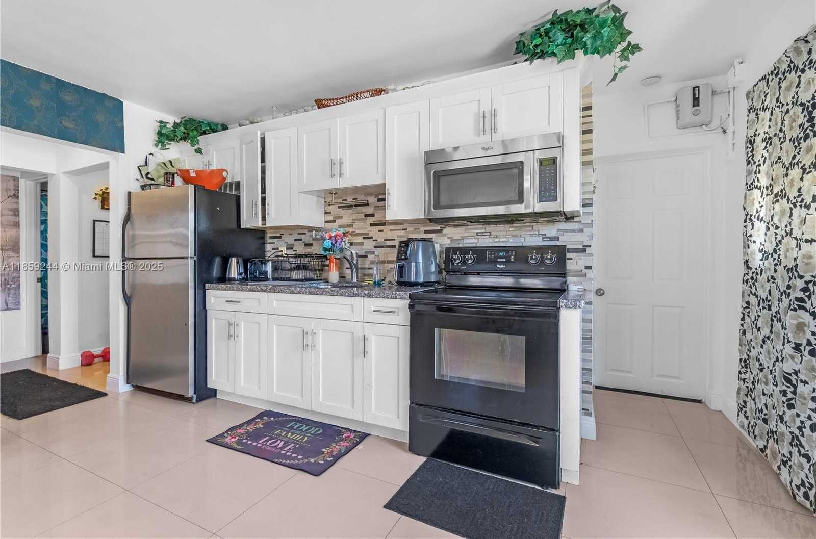 Small Image of 2128 CLEVELAND ST #2, Hollywood Number 7