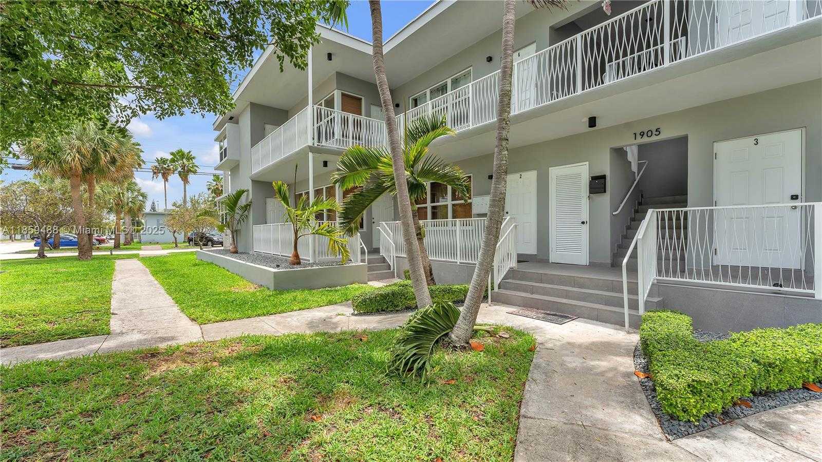 Small Image of 1905 CALAIS DR #8, Miami Beach Number 8