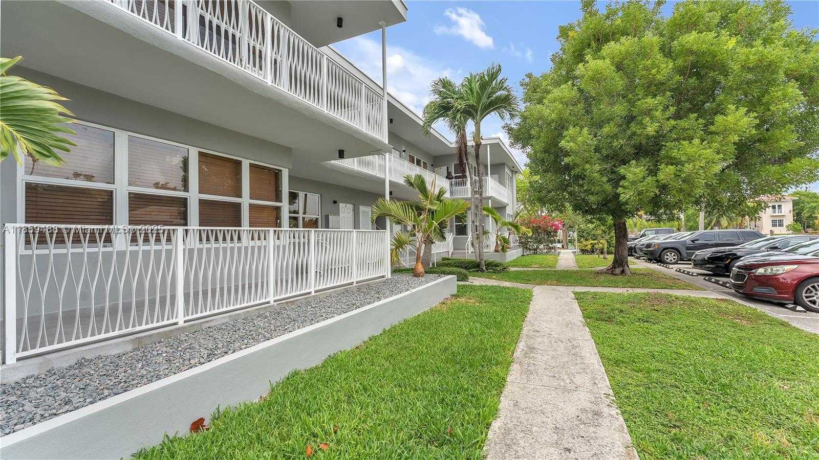 Small Image of 1905 CALAIS DR #8, Miami Beach Number 9