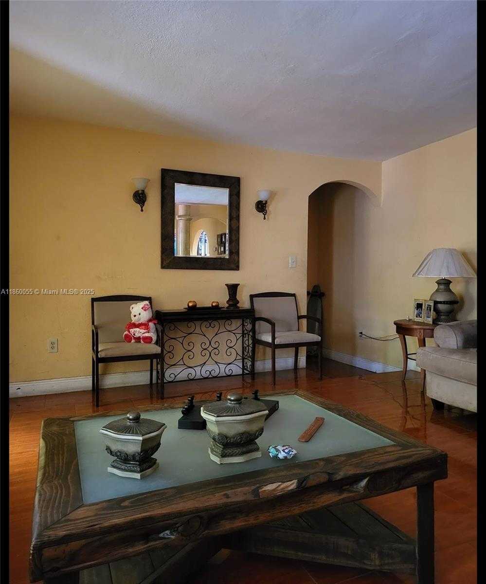 Small Image of Miami Number 5