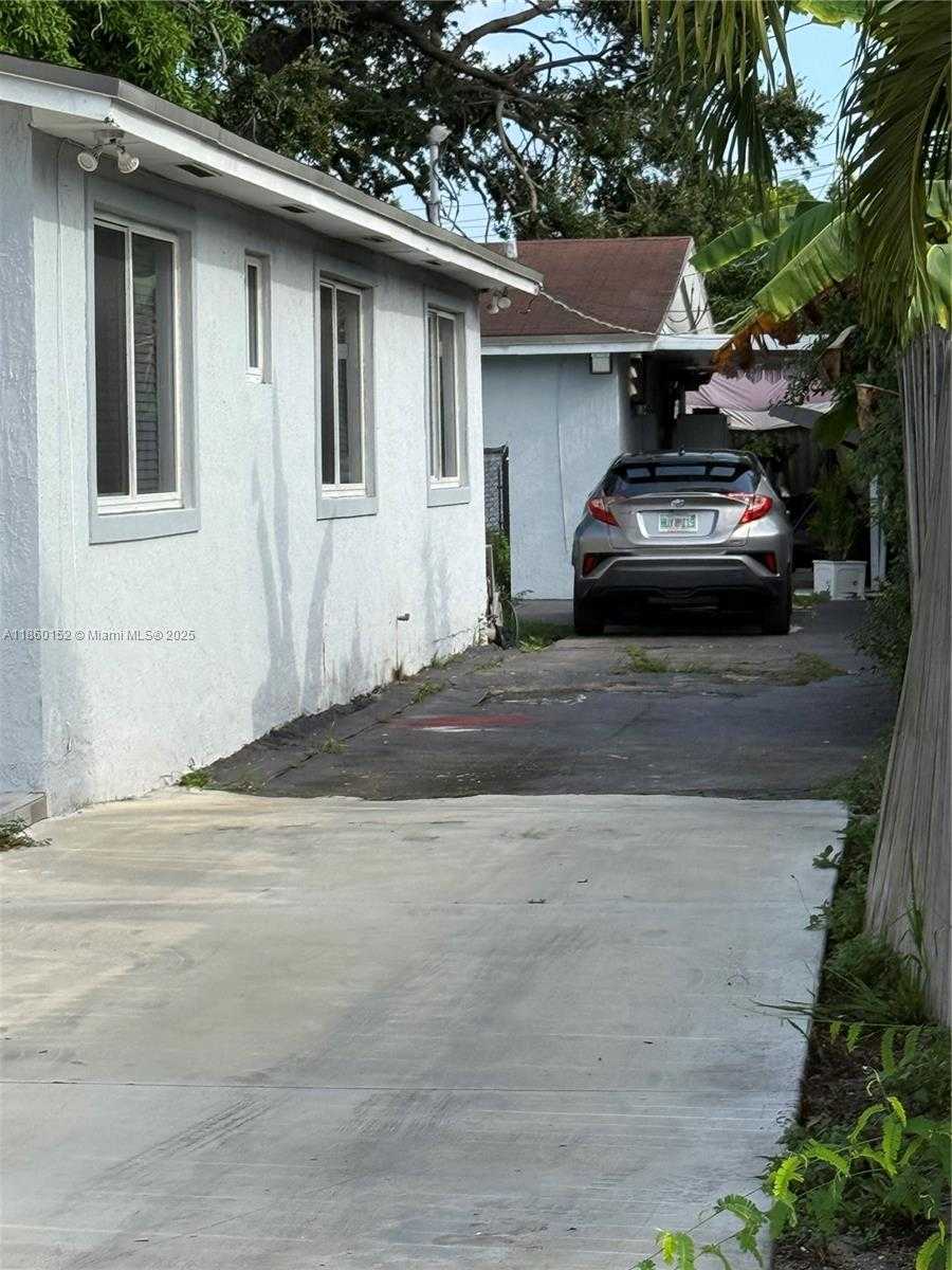 Small Image of 3285 NORTH WEST 92ND ST #2, Miami Number 3