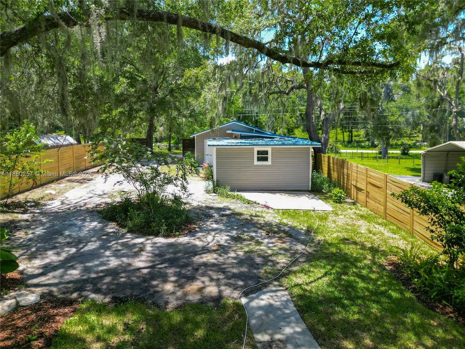Small Image of 8781 S LAKESHORE DRIVE FLORAL CITY #2, Other City - In The State Of Florida Number 31