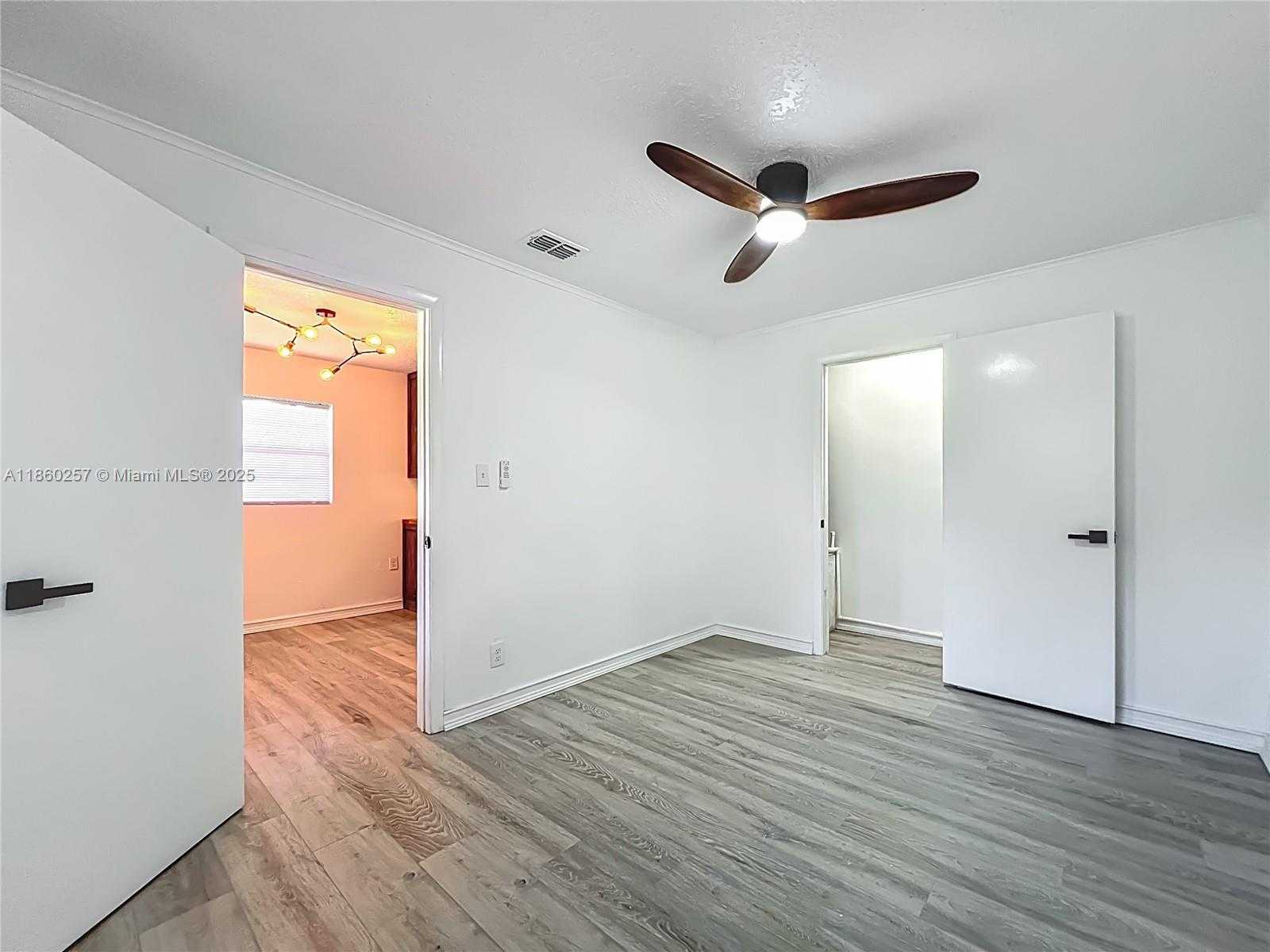 Small Image of 8781 S LAKESHORE DRIVE FLORAL CITY #2, Other City - In The State Of Florida Number 37