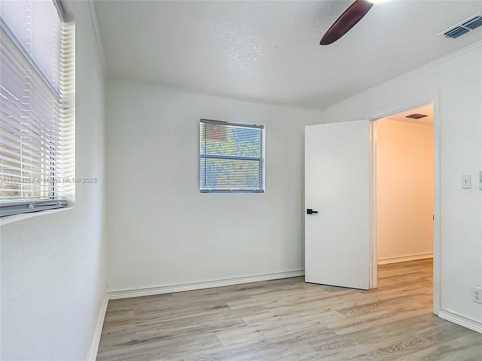 Small Image of 8781 S LAKESHORE DRIVE FLORAL CITY #2, Other City - In The State Of Florida Number 38