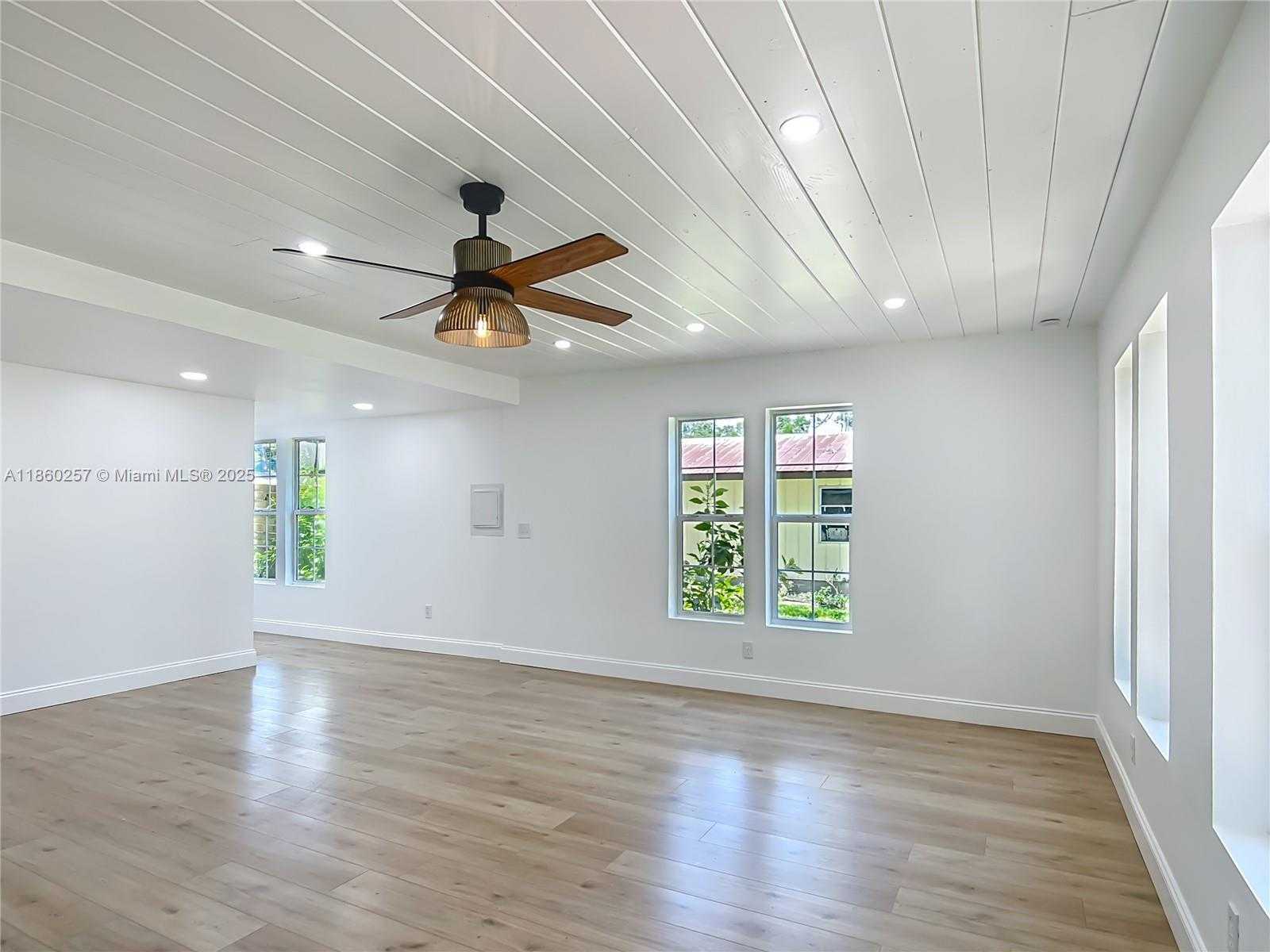 Small Image of 8781 S LAKESHORE DRIVE FLORAL CITY #2, Other City - In The State Of Florida Number 9