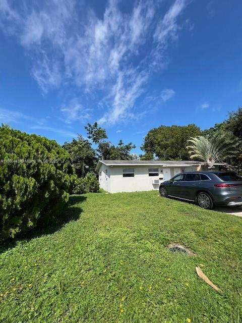 Small Image of 4951 SOUTH WEST 26TH AVE, Dania Beach Number 14