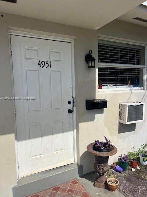 Small Image of 4951 SOUTH WEST 26TH AVE, Dania Beach Number 2