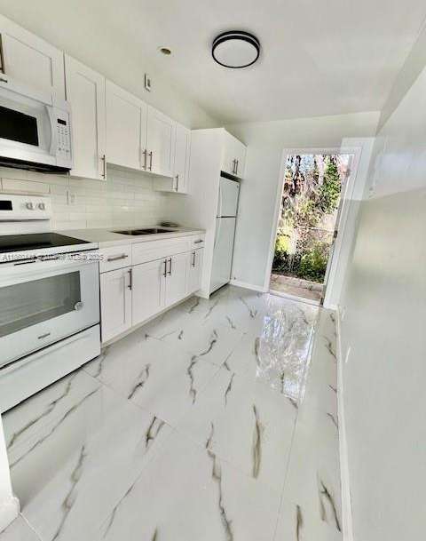 Small Image of 4951 SOUTH WEST 26TH AVE, Dania Beach Number 3