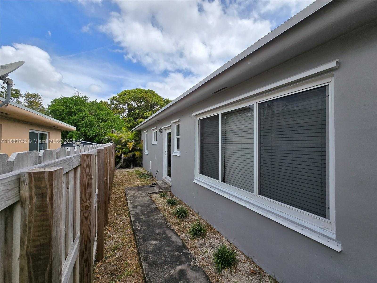 Small Image of 2281 NORTH EAST 173RD ST #2, North Miami Beach Number 27