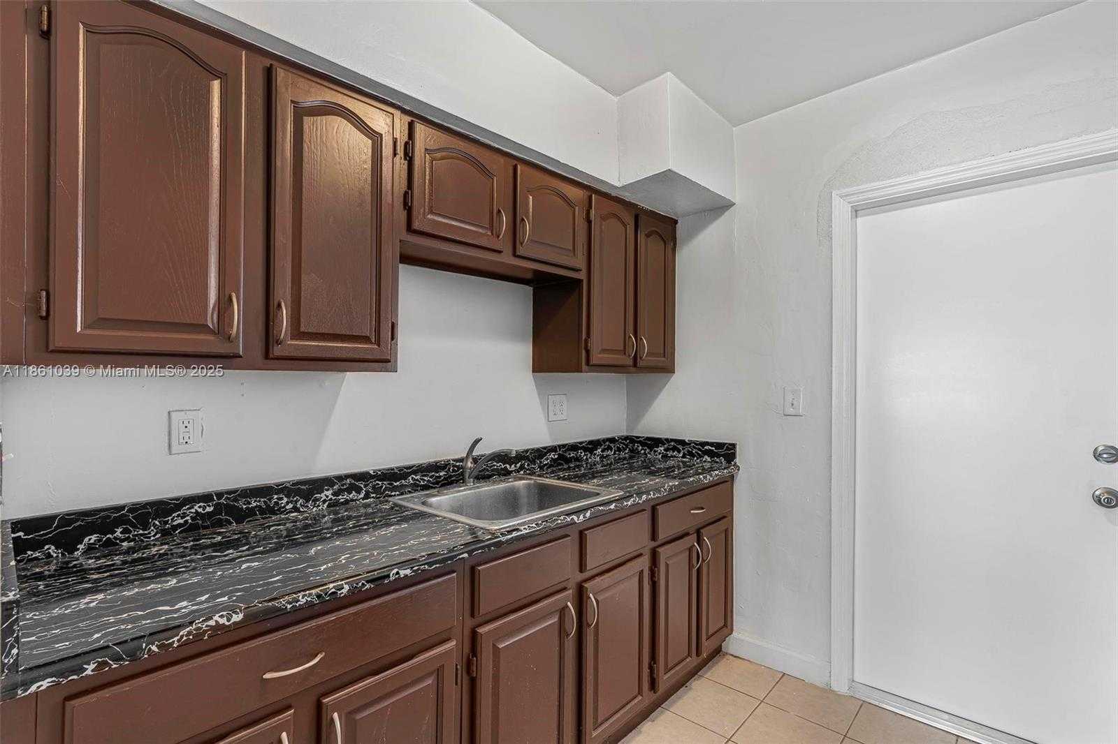 Small Image of 8031 HAWTHORNE AVE #4, Miami Beach Number 10