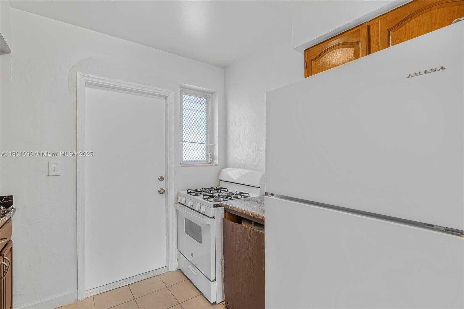 Small Image of 8031 HAWTHORNE AVE #4, Miami Beach Number 11