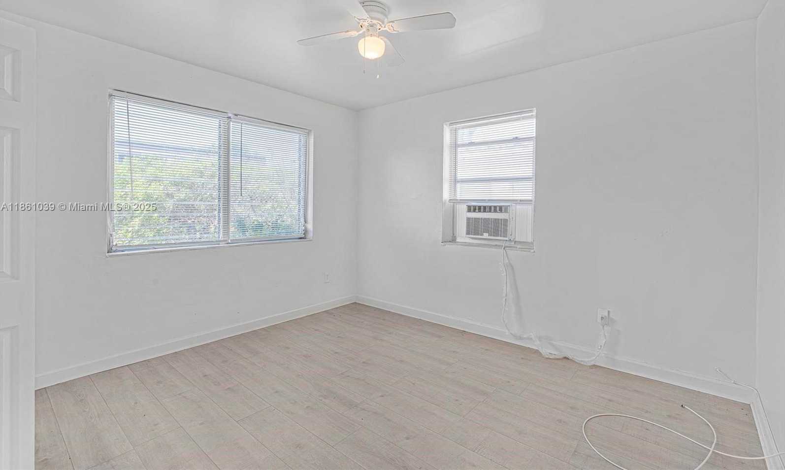 Small Image of 8031 HAWTHORNE AVE #4, Miami Beach Number 15